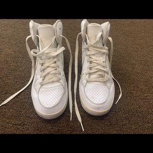 WMNS AIR JORDAN 1 MID 'WHITE SNEAKERS